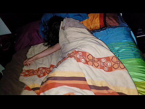 ❤️ Anak tiri berating ibu tiriné enom nalika dheweke turu. ️❌ Video kurang ajar  ing jv.pornoincest.ru ️❤